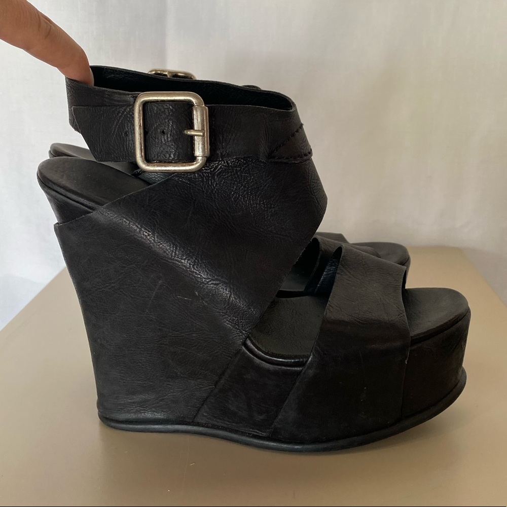 Vera wang wedge